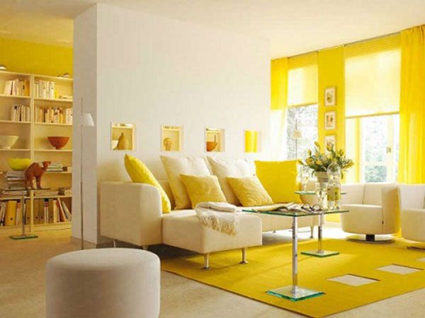 Rèm cửa màu vàng trong bức ảnh được thiết kế là loại gam màu có điểm nhấn nổi bật nhất.