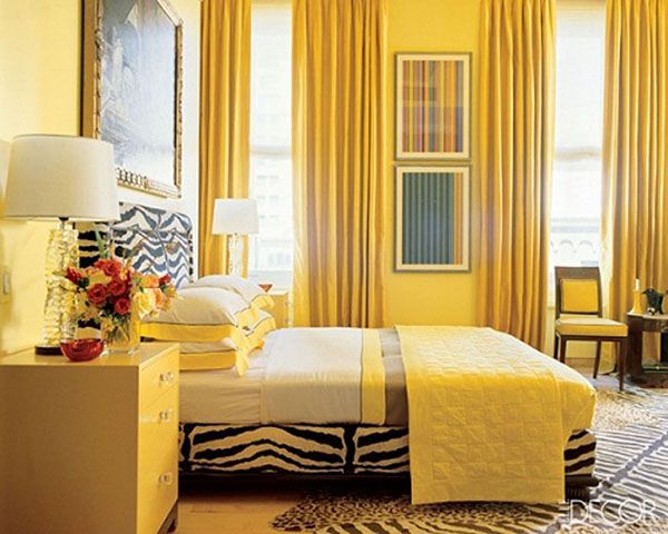 Rèm cửa màu vàng và gam nội thất